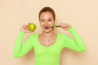 Jak dieta wpływa na zdrowie zębów i dziąseł